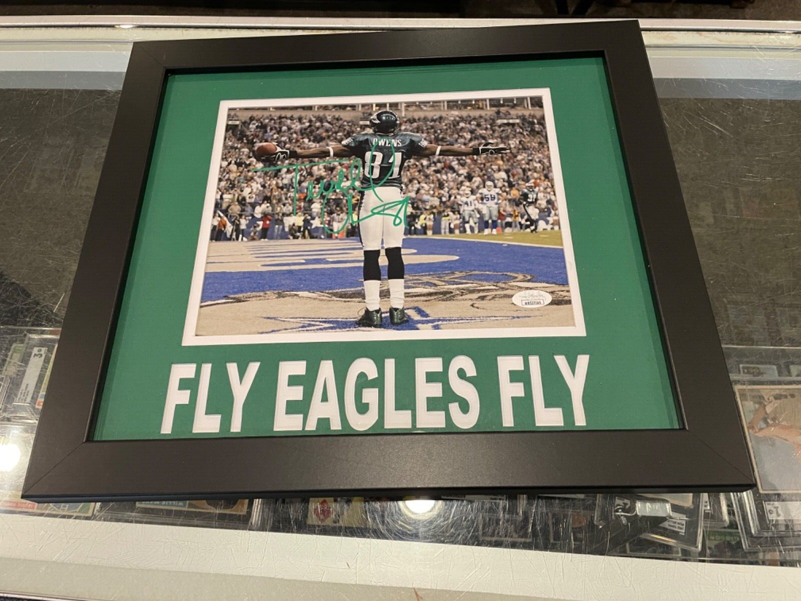 Terrell Owens Autographed Memorabilia | Signed Photo, Jersey  display picture 1