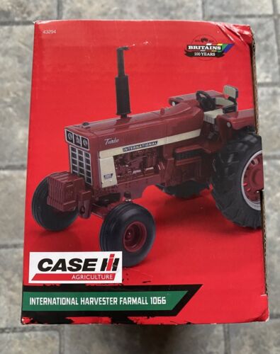 New Britains International Harvester Formall 1066, Collectable Tractor Toy - Picture 7 of 8