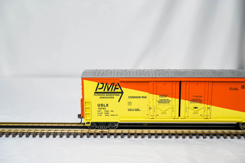 Carro de carga MTH Premier Plywood Marketing 50' doble puerta #10743 | Escala O | 20-93109 | Condition: New