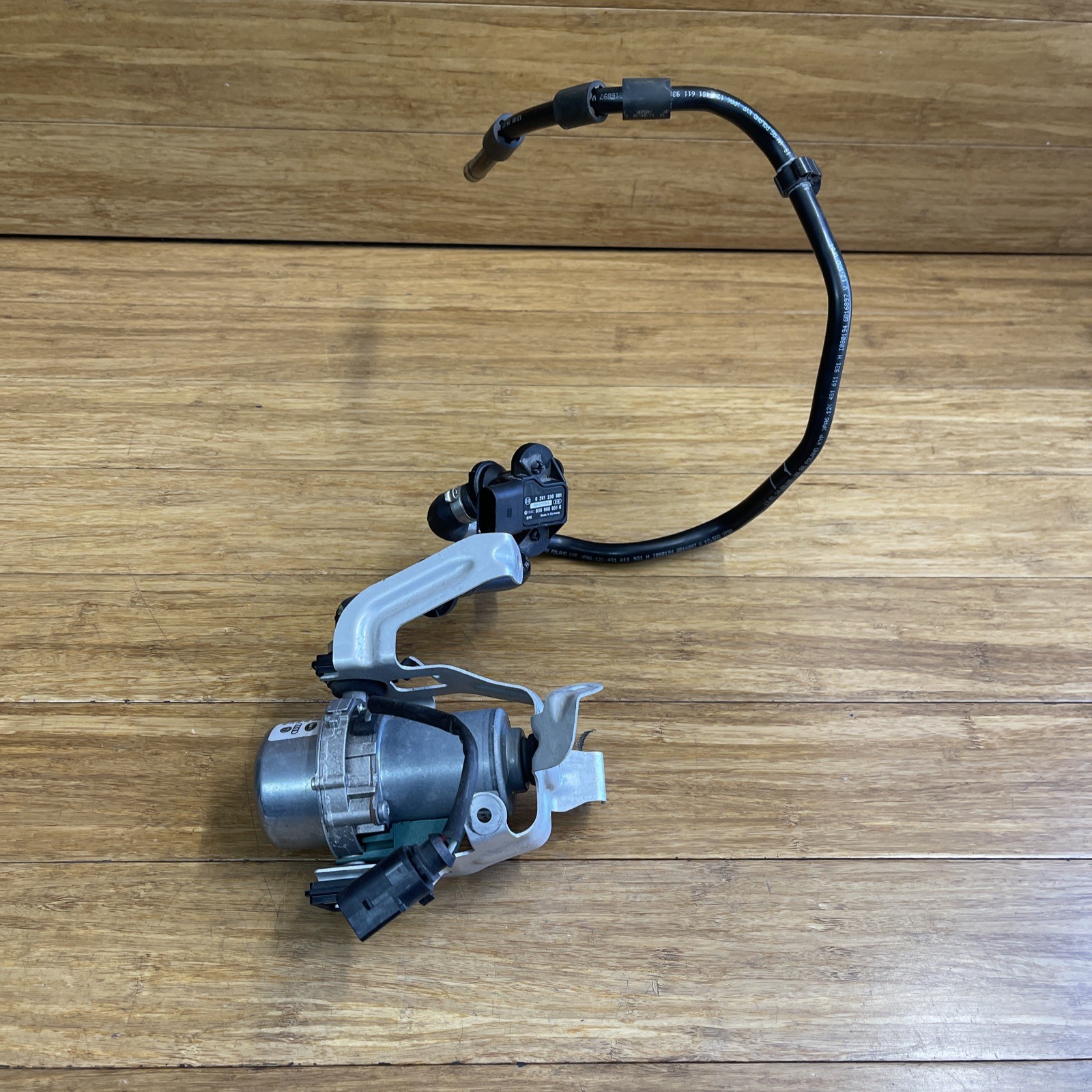 2017-2023 Audi R8 4S Brake Booster Vacuum Pump w/ Line Pipe Hose 18k Mile OEM