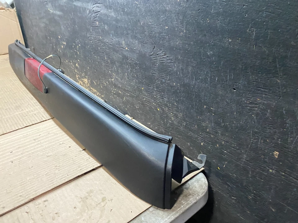 Tercera luz de freno Chevrolet Express 2003 a 2020 alerón V3380 DG Foto 2 de 4