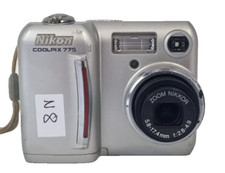 Nikon Coolpix 775 2,1 megapixel fotocamera digitale - argento (N8)