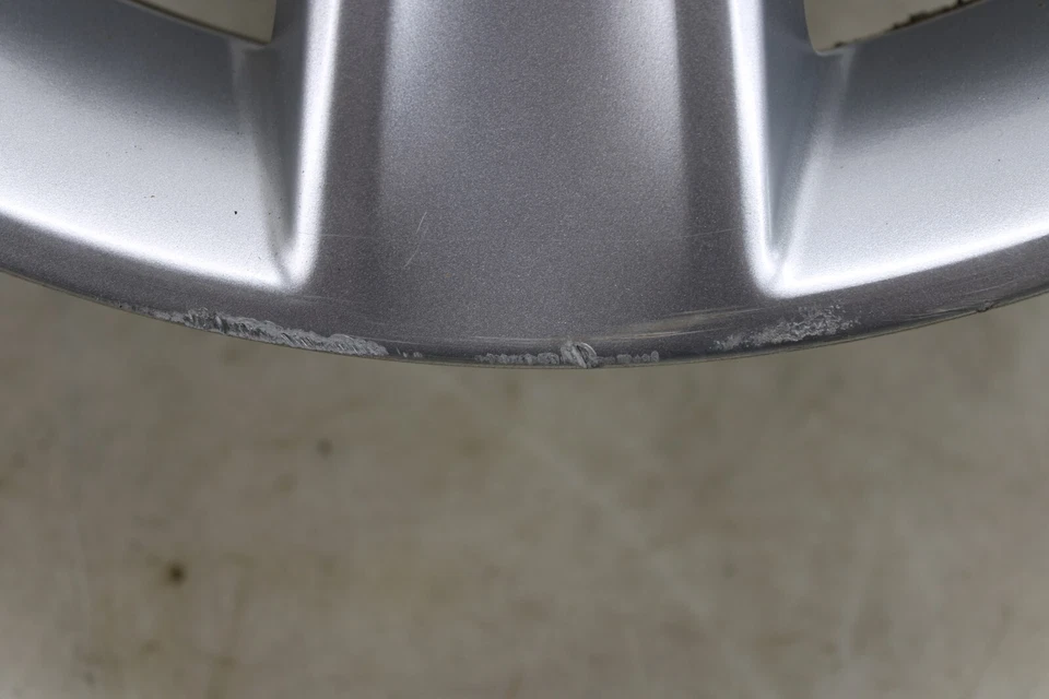 Jaguar XE 2017 18" X 7,5" llanta OEM JG155 Foto 4 de 4