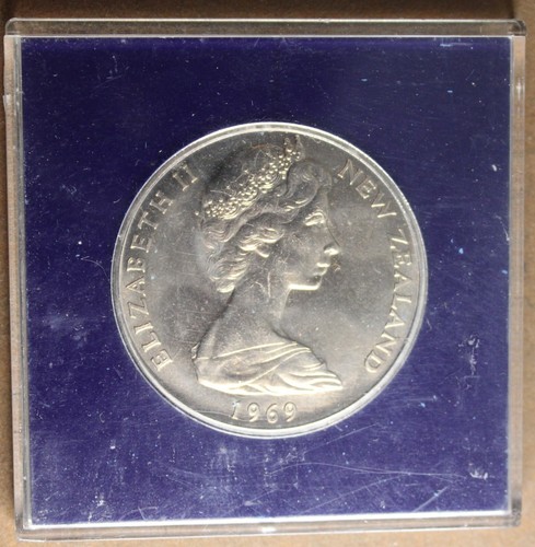 * 1969 NEW ZEALAND CASED ONE DOLLAR "COOKS CHARTS" #ACE65 - Picture 6 of 8