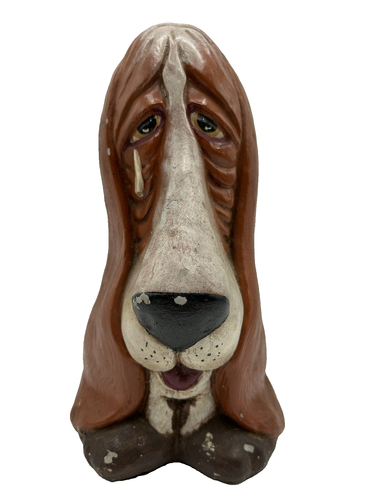Estatuilla de cemento de hormigón Bassett Hound de 10" de ojos tristes de 1970 pintada a mano de colección