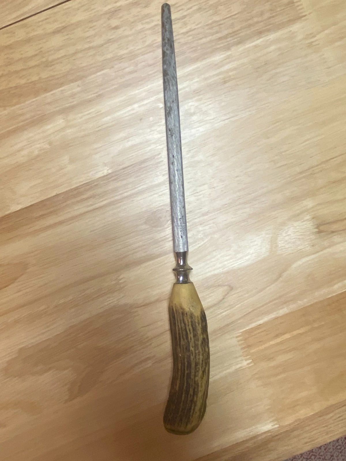 Kirk’s Sheffield Vintage Stag Antler Handle Sharpening Steel Honing Rod
Opens in a new window or tab