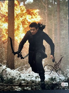Jeremy Renner Signed 11x14 Hawkeye Photo AUTO BAS Beckett