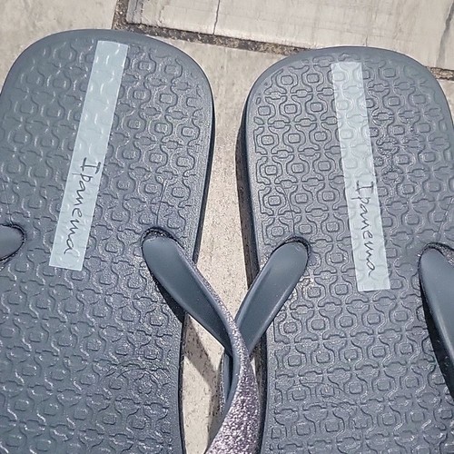 Ipanema Brazilian Gray and Silver Women's Flip Flops Size 6 - Picture 3 of 7