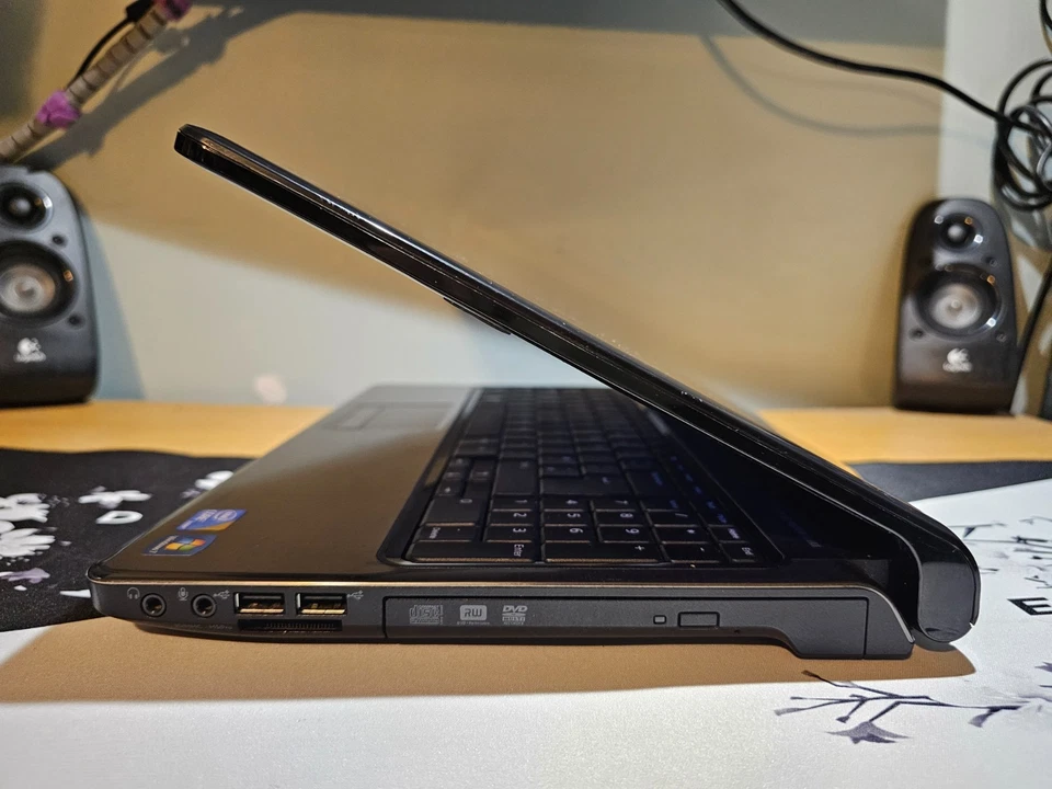 15" Dell Inspiron 1564 Core i3-330M 2.13GHz 4GB 500GB Windows 10 Laptop - Image 3 of 4