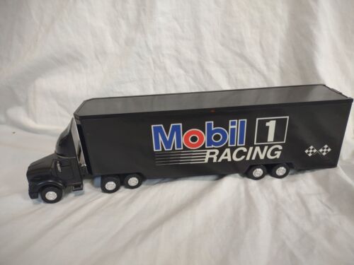 Lotto vintage 4 petroliere Mobil ~ Mobil 1 Racing Semis giocattoli pressofusi ~ Penske D1 - Foto 20 di 24