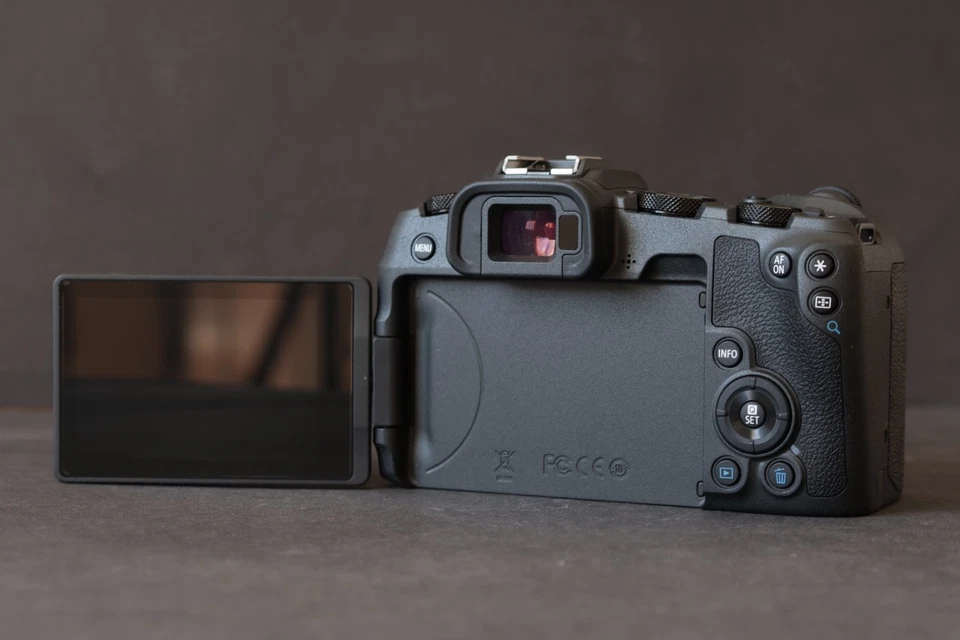 Canon EOS RP 26,2MP Digitale Systemkamera - Gewährleistung-Händler-Wie Neu - Bild 4 von 4