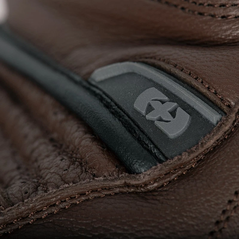 Brown, photo 6 of 7
