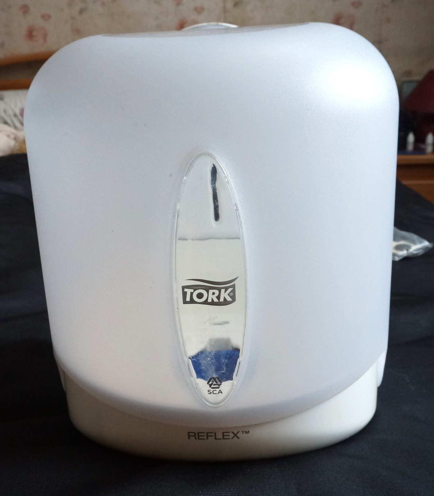 Distributeur Tork M4 Reflex anti-gaspillage pour essuyage hygiénique