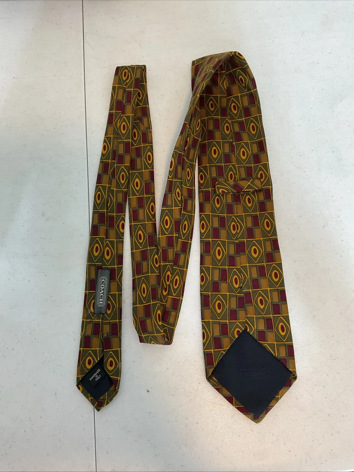 Corbata geométrica vintage años 80 Coach 100 % seda verde oliva rojo amarillo para hombre Foto 4 de 4
