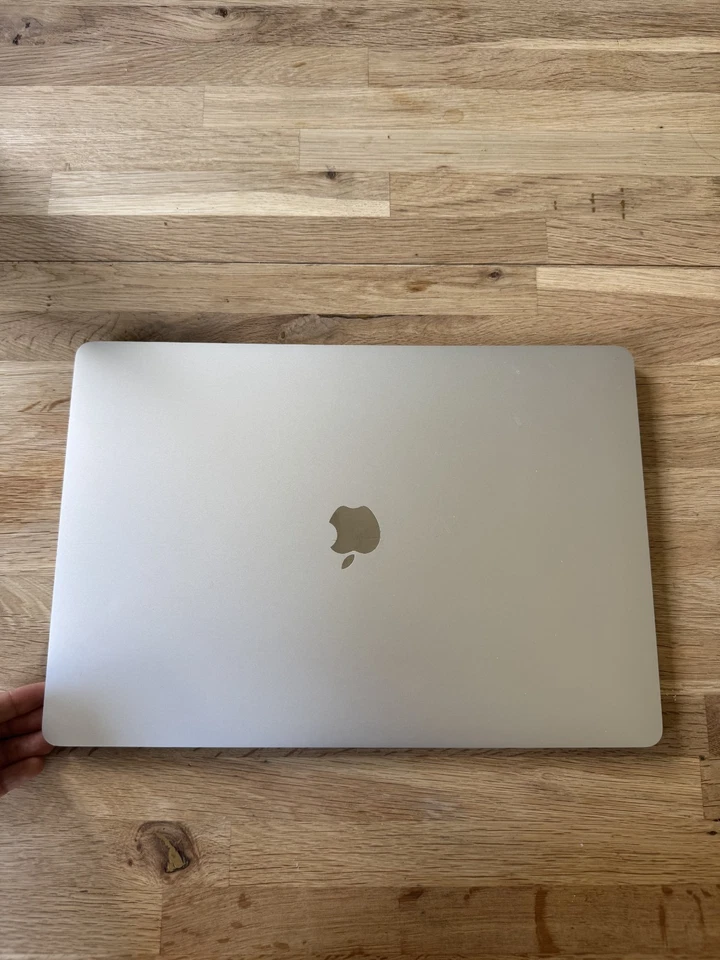 Apple MacBook Pro 16" · i9 9th gen 2.3 GHz · 16GB · 1TB, photo 2 of 5