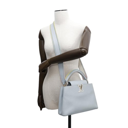 LOUIS VUITTON Capucines Size BB Taurillon Leather Light Blue - Imagen 5 de 18