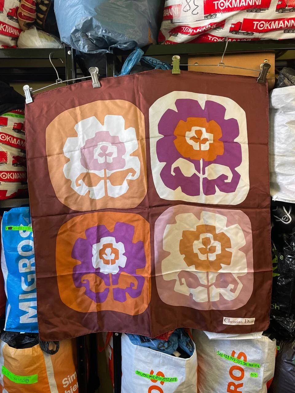 Foulard en soie vintage Christian Dior, imprimé fleur carré
