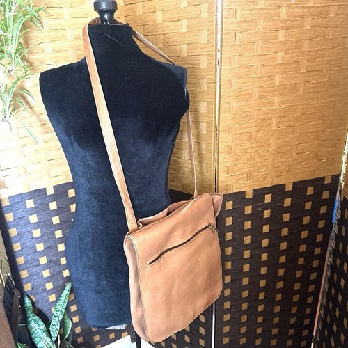 Le Donne Leather Vertical Flap Over Backpack/Shoulder/Crossbody Bag, Tan - Picture 3 of 15