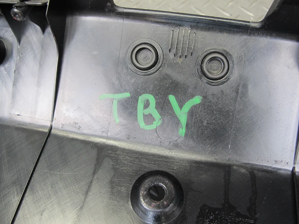 BMW E46 2001-2006 CUPÉ CONVERTIBLE MALETERO TRASERO CIERRE MOLDURA PANEL CUBIERTA Foto 2 de 4