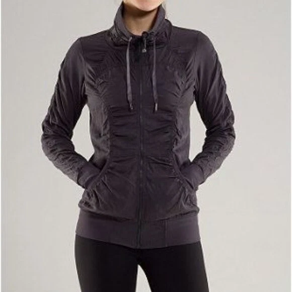 Perfect Women's 4 Lululemon Reversible Black Gray Ruched Cool Down Zip  Jacket