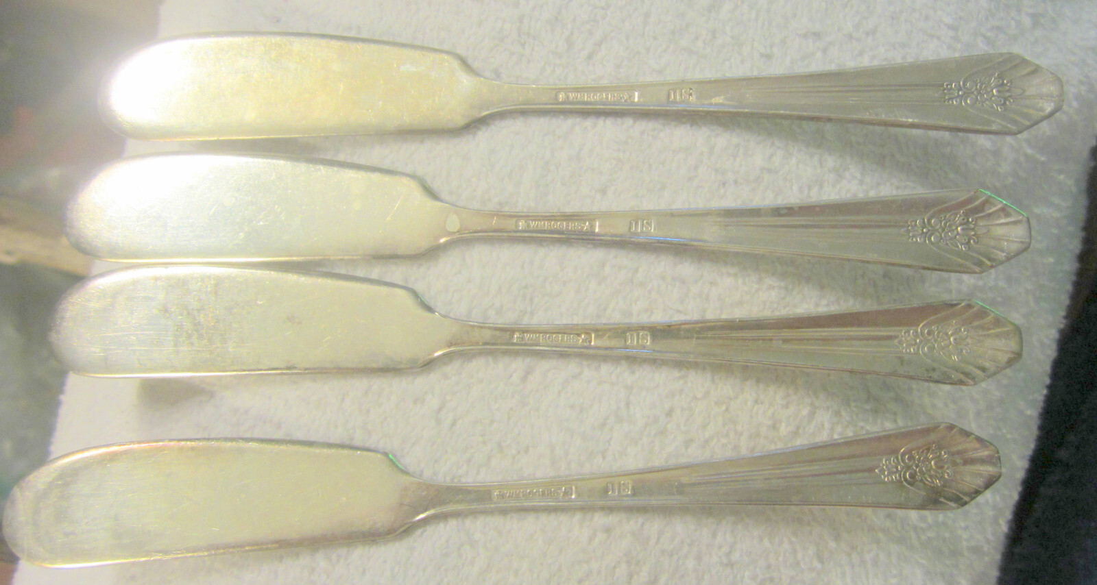 4 set lot WM Rogers Mfg. Co. Silverplate Imperial Butter Knife Spreaders VTG