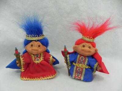 Vtg 2001 Set of 2 Totally TROLL Dolls KING Azul QUEEN Ruby Crowns Septures Capes