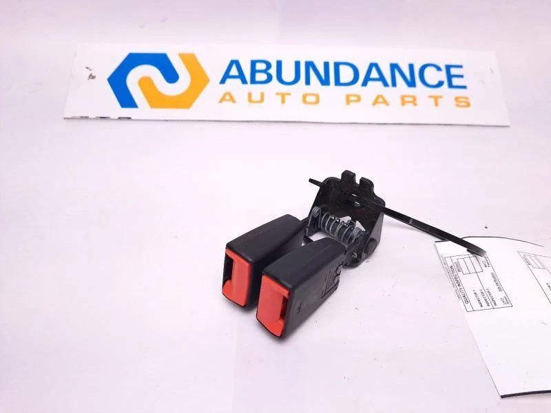 Hebilla de cinturón de seguridad trasero derecho se adapta a Land Rover LR2 2010 Foto 3 de 4