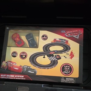 Disney Pixar Cars 3 Slot Racing System 1:43 McQueen vs Jackson Storm