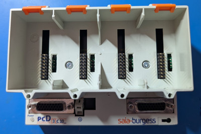 Saia Burgess Controls PCD3.C100 - Erweiterungsträger 4 E/A-Module - gebraucht