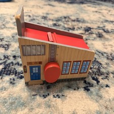 Wooden Railway Toys R Us Exclusive Station Thomas Friends