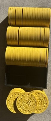 Vintage 100 Yellow Plastic Poker Chips Embossed Suits Pinwheel With Tray
