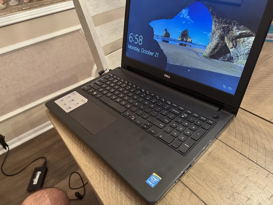 Dell Inspiron 15 3000 15,6 pulgadas, 1 TB, Intel Core i3 5.ª generación, 2,1 GHz, 4 GB **LEER** Foto 2 de 4