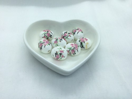 8 porcelain ceramic beads, white, pink flower, oval, 16mm x 13mm approx - Picture 2 of 3