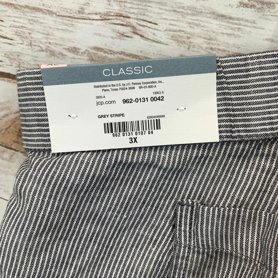 Liz Claiborne Classic Straight Leg Grey & White Linen Capri's - Image 2 of 4