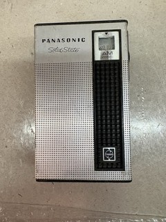 Panasonic R 1038 7 transistor radio vintage. 1968 C