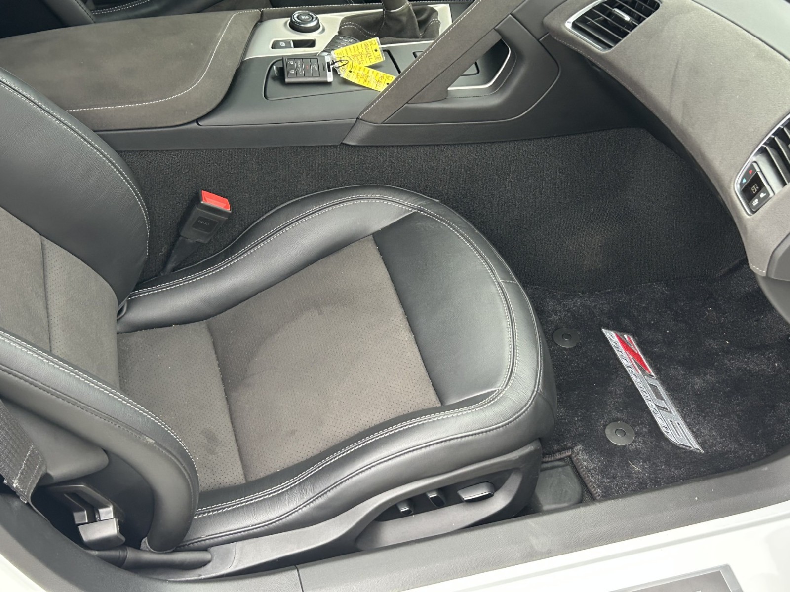 2019 White Chevrolet Corvette   | C7 Corvette Photo 10