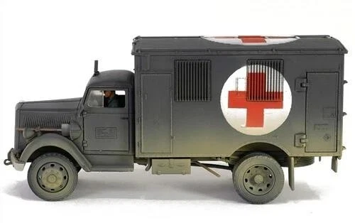 Opel Blitz KFZ 305 Ambulance RAL7021 Dunkelgrau 1:32 Forces of Valor 801101B - Image 2 of 4