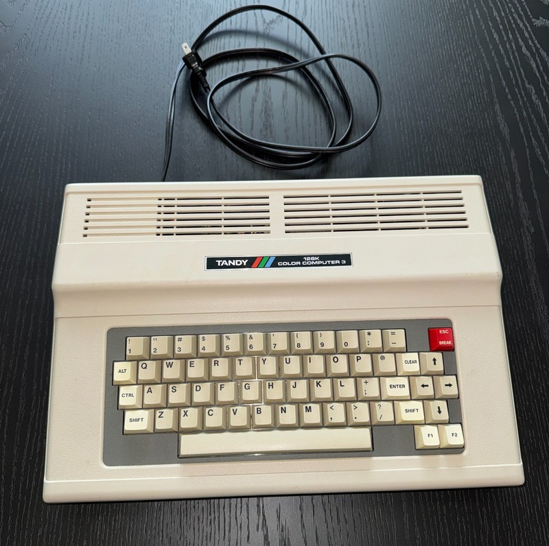 Radio Shack Tandy TRS-80 Color Computer 3 128K Vintage Clean UNTESTED