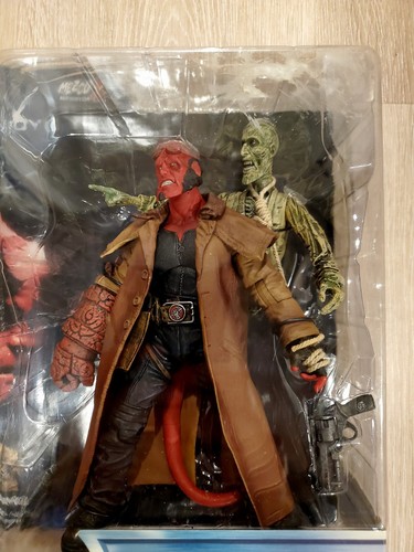 Mezco Hellboy Golden Army Ivan Zombie Corpse 7" Action Figure 1/12 Scale New - Picture 5 of 9