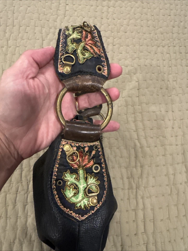 Cartera Betsy Johnson vintage de cuero sobre el hombro. 2000’s Foto 4 de 4