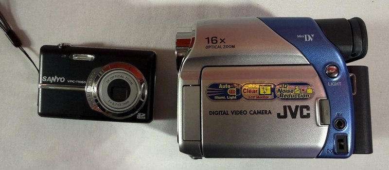 Sanyo VPC-T1060 Camera and JVC 700x Digital Video Camcorder/ no cords 