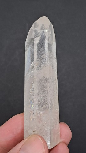 geschliffene Spitze Bergkristall mit Phantomen, 92g,  10/10 - Bild 12 von 15