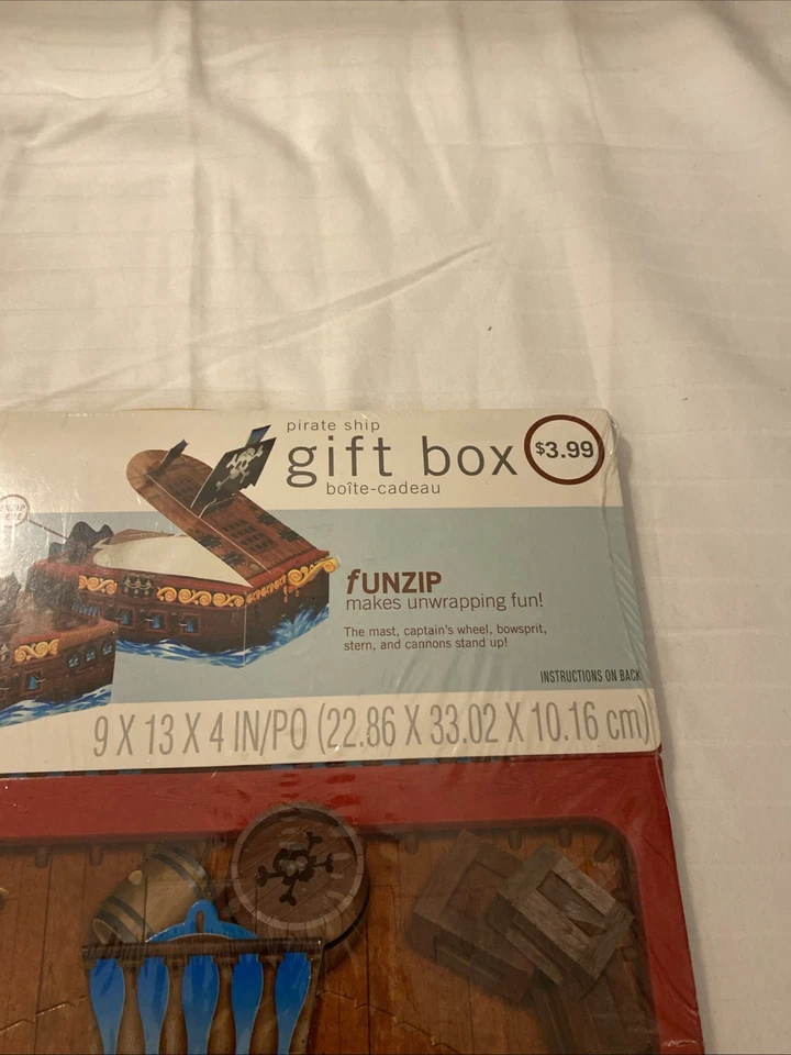Hallmark Barco Pirata Caja de Regalo Divertida Cremallera Envoltura de Cumpleaños Foto 4 de 4