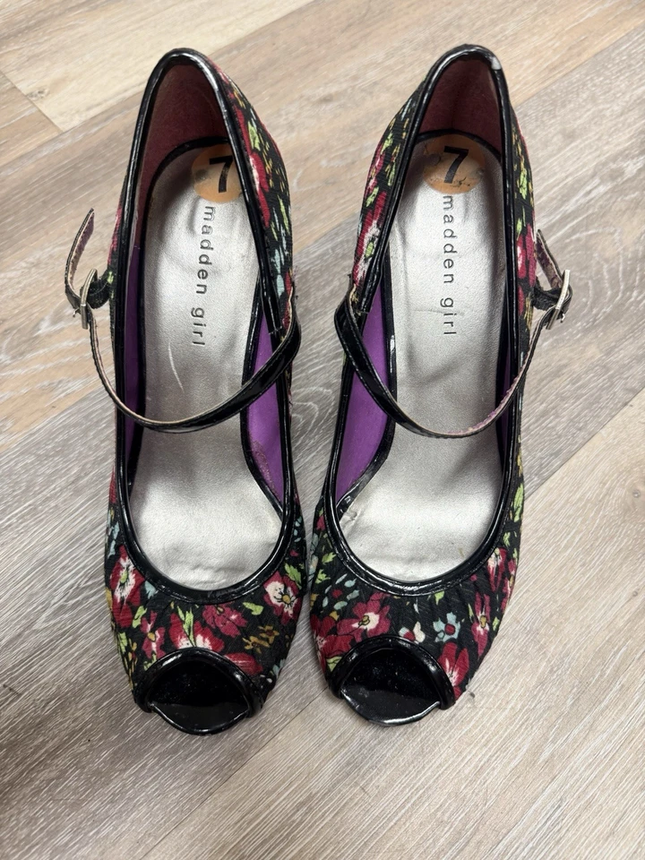 Correa al tobillo Madden Girl estampado cachemir punta abierta talla 7M para mujer Foto 2 de 4