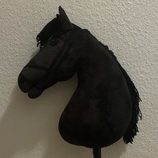 Schwarzer Pl&uuml;sch-Pferdekopf Stofftier mit M&auml;hne als Stabpuppe/Steckenpferd