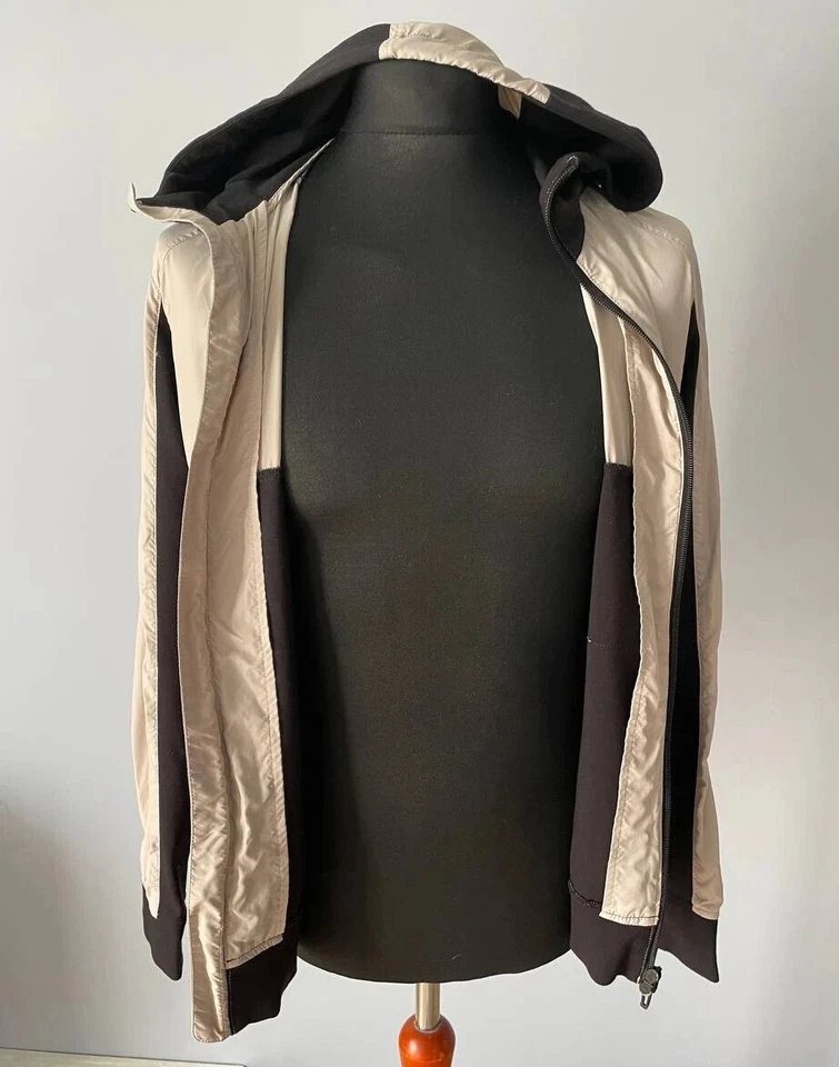 Cortavientos Emporio Armani Negro y Crema con Diseño de Bloques de Color, Talla Mediana Foto 3 de 4