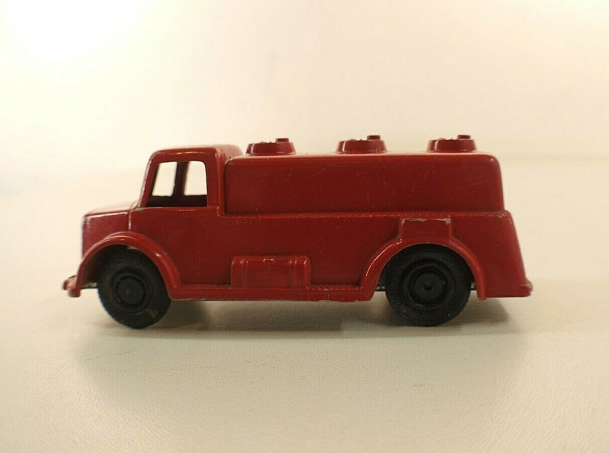 C.I.J. Renault 2,5T camion avec projecteur militaire
