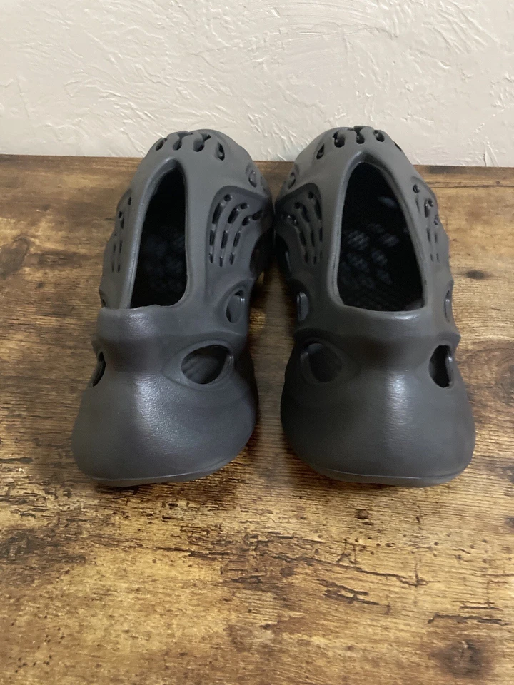 Бегунок из пены Adidas Yeezy размер 12 RNNR черный оникс размер 12 - Изображение 3 из 4