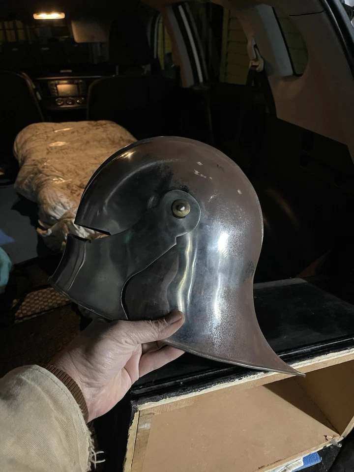 Traje de armadura de caballero medieval antiguo de acero estilo gótico alemán traje de armadura portátil Foto 2 de 4