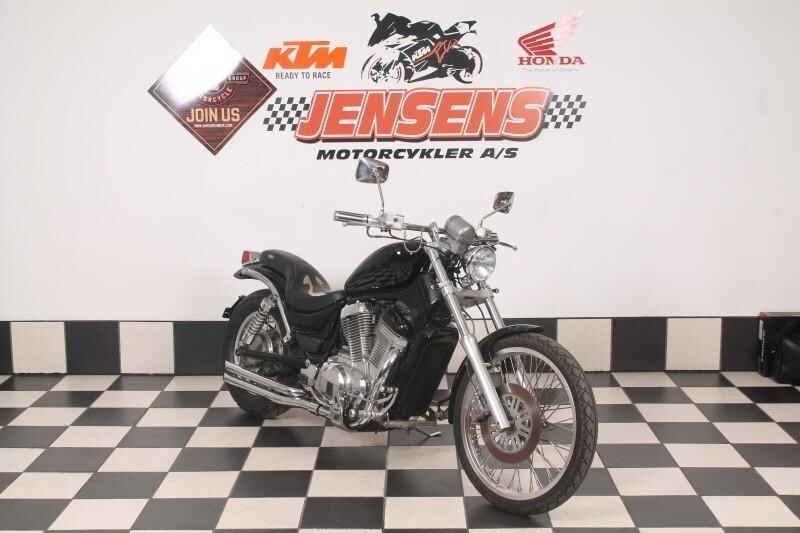 Suzuki vs 400